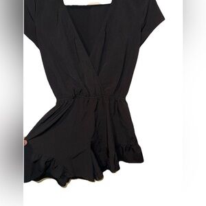 Tobi Elegant Black V-Neck Romper Size Small